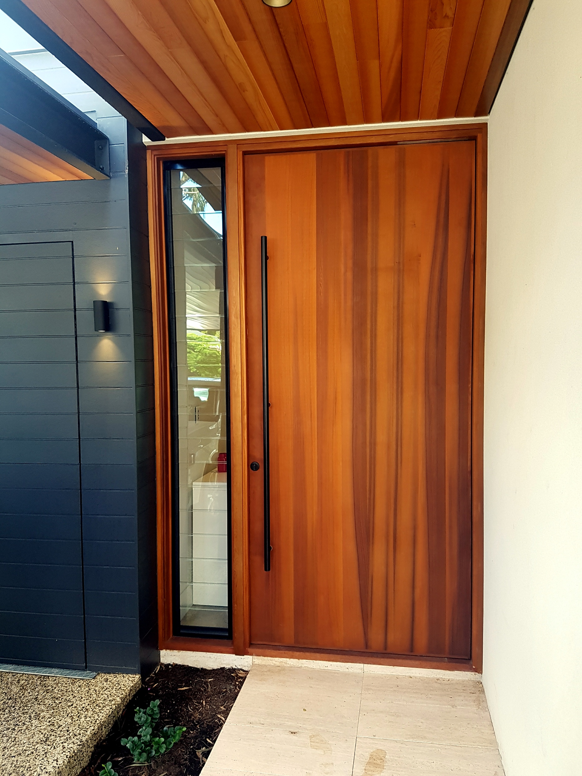 Aston door with louvre sidelite