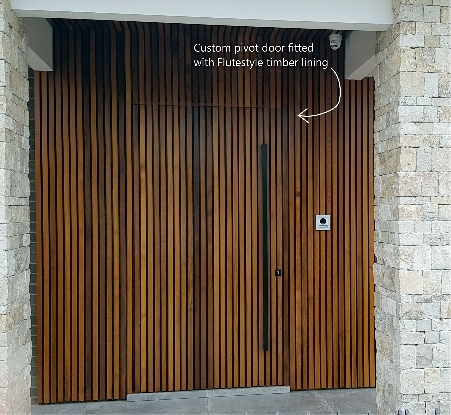 Hidden door with Flutestyle lining