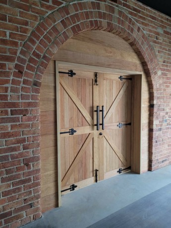 Chidlow barn door british brace Cedar West