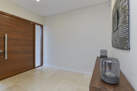 Grange door inside Modernstyle Cedar West