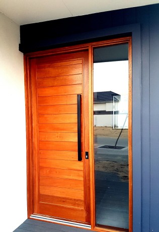 Malvern door Cedar West